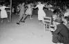 Fotos Societat. Ball a la plaça. Finals dècada 1940. Algaida
