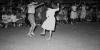Fotos Societat. Ball a la plaça. Finals dècada 1940. Algaida